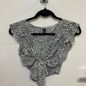 Cheetah print tie front crop top